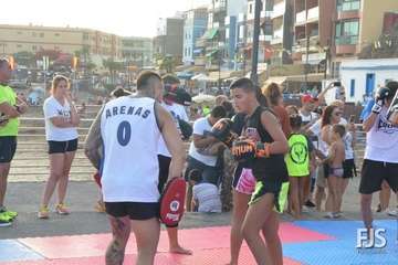 Exhibición del Club Kick Boxing en el muelle de Melenara (Foto Francisco Javier Santana)